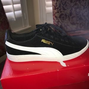 NWT PUMA Classic shoe